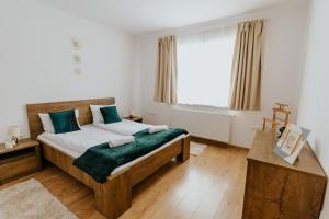 Postel nebo postele na pokoji v ubytování Lotus Apartman II