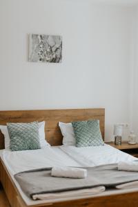 Postel nebo postele na pokoji v ubytování Lotus Apartman II