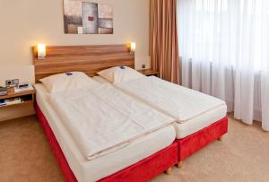 Postel nebo postele na pokoji v ubytování Hotel Bavaria Oldenburg