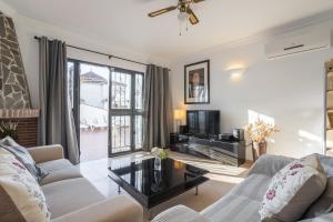 Μια τηλεόραση ή/και κέντρο ψυχαγωγίας στο Casa Reina Torrox Beach Club
