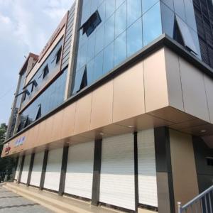 Budova, kde se hotel nachází + 19 fotografií