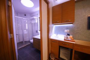 Kuchyň nebo kuchyňský kout v ubytování Cumbali Luxury Boutique Hotel