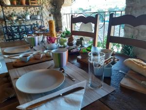 Jedlo v ubytovaní bed & breakfast alebo blízkom okolí