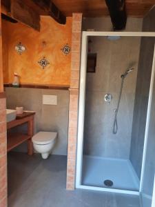 A bathroom at Azienda del Lupo - Caravan mit Ambiente