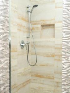 A bathroom at Andoravendégház - Villány