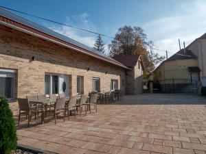 The building in which a vendégházakat is located
