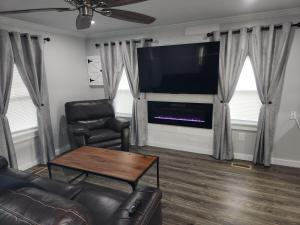 TV a/nebo společenská místnost v ubytování Coastal Getaway