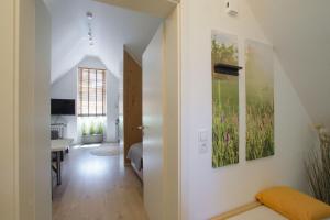 a hallway of a home with two paintings on the wall at Exklusives Ferienapartment in der Papenburger Stadtmitte in Papenburg