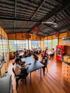 Reštaurácia alebo iné gastronomické zariadenie v ubytovaní Kandy City View