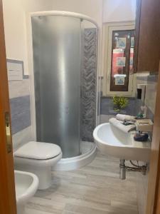 A bathroom at Casa Terrasini Még 28 kép
