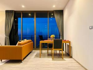 a living room with a table and a couch at Cosy seaview two bedrooms Nakula in North Pattaya