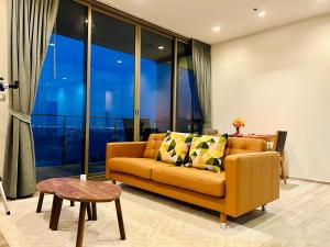 a living room with a couch and a table at Cosy seaview two bedrooms Nakula in North Pattaya