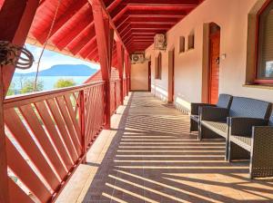 Rõdu või terrass majutusasutuses Strand Apartman