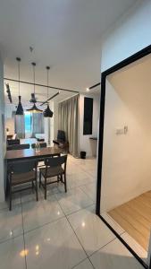 TV a/nebo společenská místnost v ubytování ITCC Manhattan Suites by PRIME + 19 fotografií