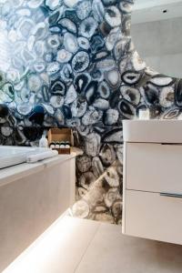 a room with a wall with a mural of shells at Luxury 4 Bed Dales Retreat Private Walled Garden All Ensuite Sleeps 8 SuperKing 1 Double 2 King 1 in Embsay