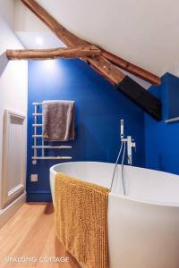 Koupelna v ubytování UpAlong Cottage - HiddenDevon + 24 fotografií