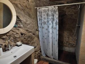 A bathroom at Cobert de Martí Még 36 kép