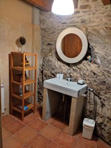 A bathroom at Cobert de Martí