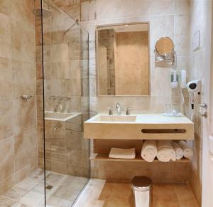 Um banheiro em Xelena Hotel & Suites