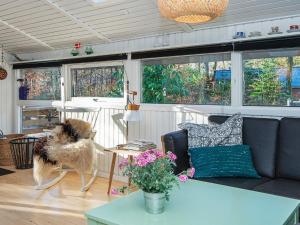 Posezení v ubytování 5 person holiday home in Ansager-By Traum