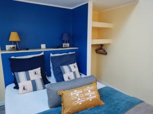 Postel nebo postele na pokoji v ubytování cottage la dune les cigales du bassin à Gujan-Mestras + 34 fotografií