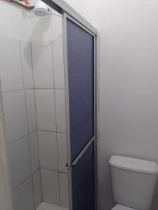 Een badkamer bij POUSADA ECONOMICA PORTO