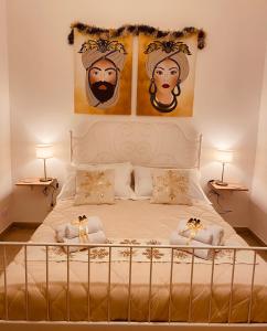 מיטה או מיטות בחדר ב-Palermo Center Residenza IN Cattedrale Superior Apartment