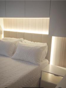 Gallery image of Apto Stúdio Área Central - Valor para 2 pessoas - Crianças Grátis - Colchão com massageador! in Curitiba