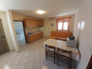 Küche/Küchenzeile in der Unterkunft Apartments Elvir Nin