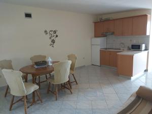 Küche/Küchenzeile in der Unterkunft Apartments Elvir Nin