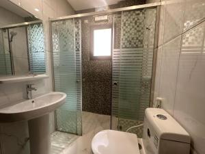 Vannituba majutusasutuses يان للشقق المخدومة - Yan Apartments +21 fotot