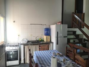 Dapur atau dapur kecil di Casa em Camburi