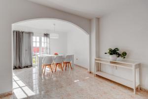 Imagen de la galería de Bonita Casa Nina con Jacuzzi By Paramount Holidays, en Playa de San Juan