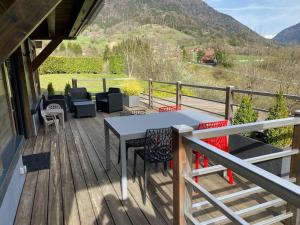 산 경관 또는 샬레에서 바라본 산 전망