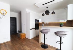 A kitchen or kitchenette at MK Apartment FREE Parking