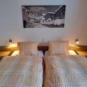 Postel nebo postele na pokoji v ubytování B&B Chalet Rustica Inden, Leukerbad