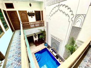 Výhľad na bazén v ubytovaní Riad Nouhal alebo v jeho blízkosti