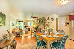 Plano de North Carolina Cabin - Hot Tub, Near Coopers Creek