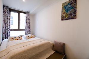 a bedroom with a bed and a window at Holiday house 'De Moriaan' with airco in the heart of Antwerp in Antwerp