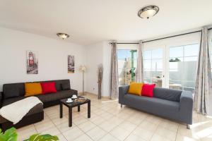 Część wypoczynkowa w obiekcie Villa Togio 2 by Villa Plus
