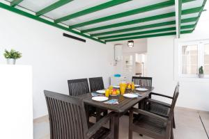 Zdjęcie z galerii obiektu Villa Togio 2 by Villa Plus w Puerto del Carmen