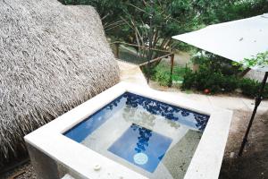 Der Swimmingpool an oder in der Nähe von Mangoo Glamping