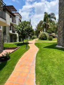 a brick walkway in a yard next to a building at Suites Casa Mateo San Miguel Allende in San Miguel de Allende