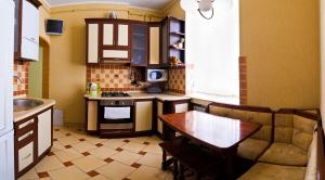 A kitchen or kitchenette at Apartments "The cultural capital"