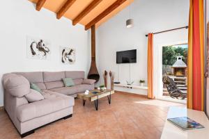 Posezení v ubytování Villa Bini Xaloc by Villa Plus