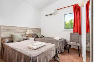 Postel nebo postele na pokoji v ubytování Villa Bini Xaloc by Villa Plus + 11 fotografií