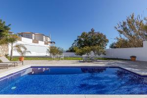 Basen w obiekcie Luxury Villa Andalucia Seaview Private Pool close to Centre lub w pobliżu