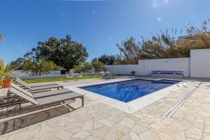 Basen w obiekcie Luxury Villa Andalucia Seaview Private Pool close to Centre lub w pobliżu