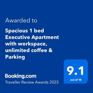 Um certificado, prêmio, placa ou outro documento exibido em Spacious 1 bed Apartment with workspace, Coffee & FREE Parking