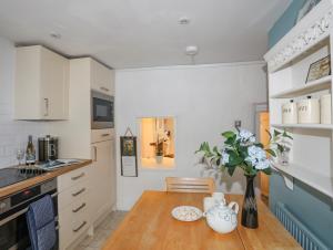 Nhà bếp/bếp nhỏ tại Blue Cottage +27 ảnh